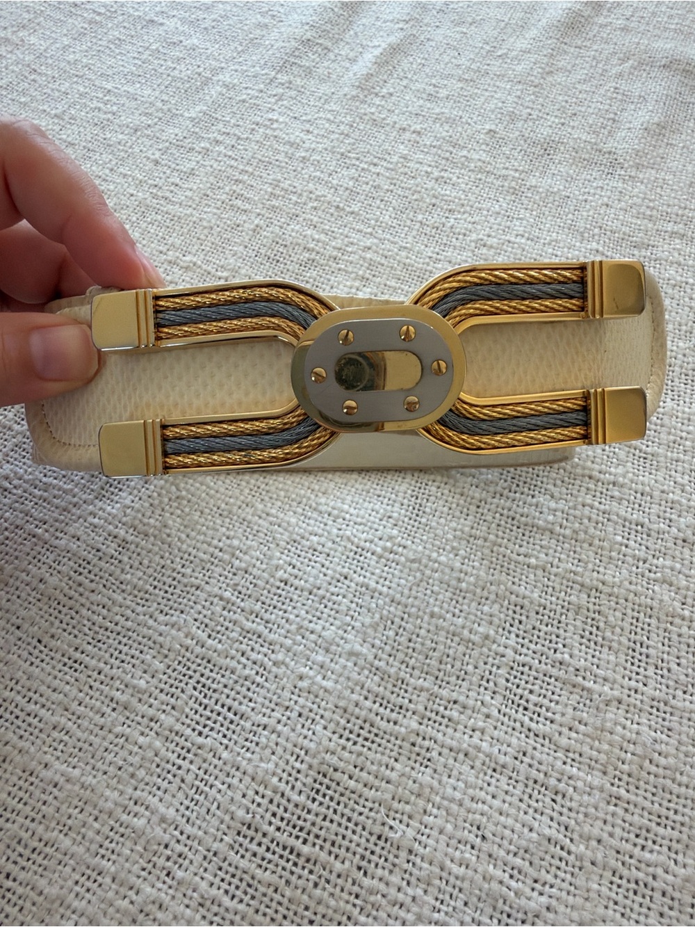 Finesse La Model cream leather belt with two tone metal buckle